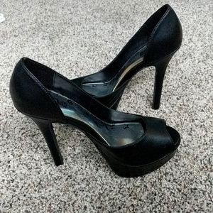 Women's black platform heel